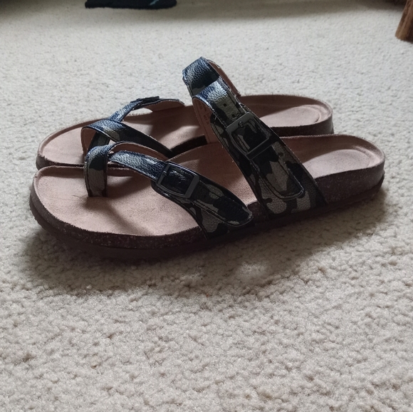 Sandals - Picture 2 of 2